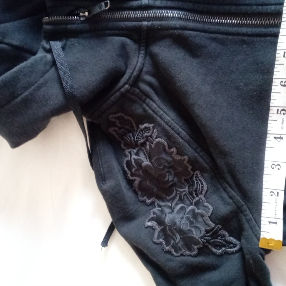 Lululemon jacket size - Picture 7 of 8